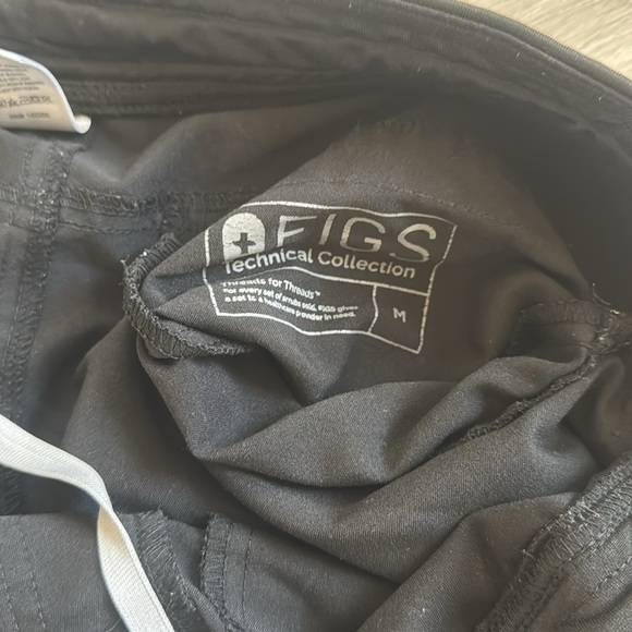 FIGS Scrub Bottoms - Picture 3 of 4